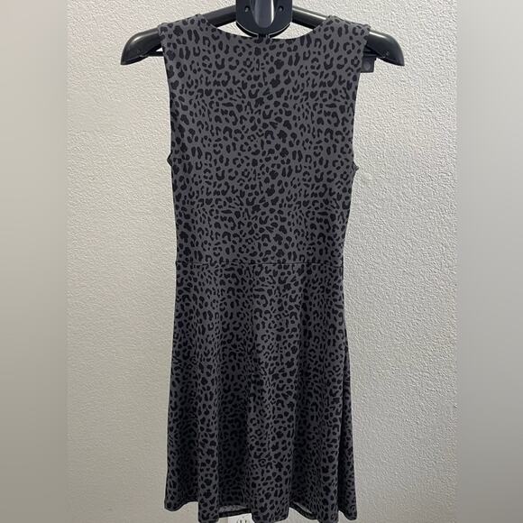 41 Hawthorn Faux Wrap Gray and Black Cheetah Print Dress Size Small Petite - Picture 4 of 5